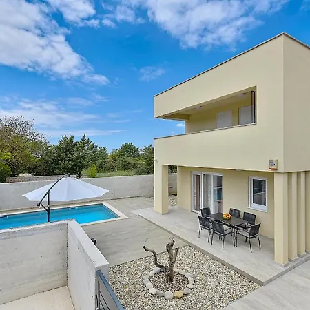 2239 Tatil Evi *