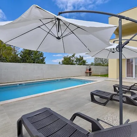 2239 Tatil Evi Peroj