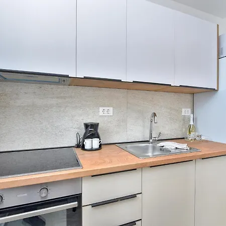 2239 Tatil Evi Peroj
